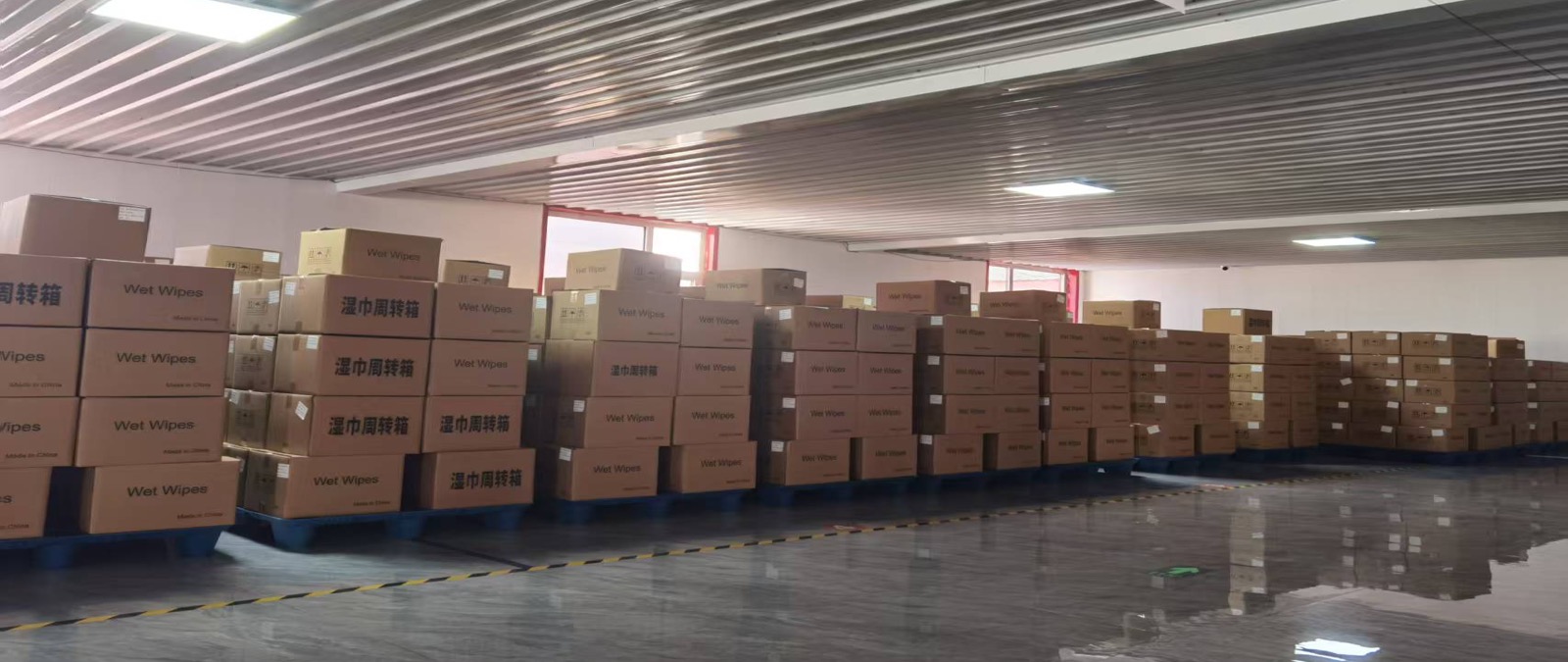 High-volume finished goods warehouse staging